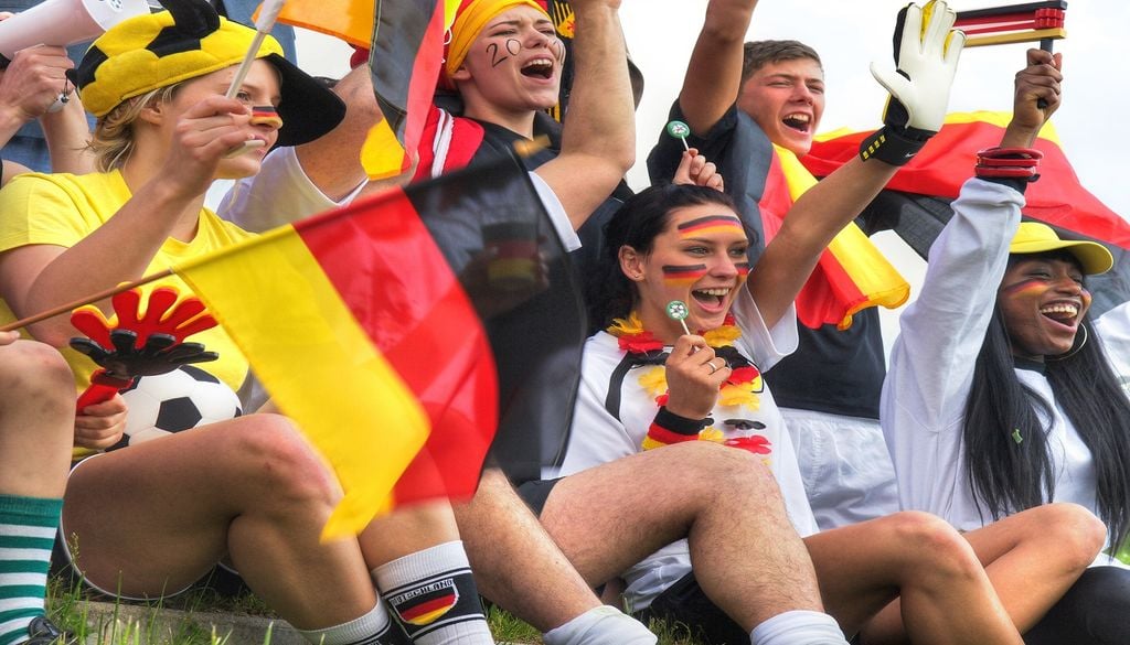 Public Viewing unter freiem Himmel? Sollte beim Auftaktspiel der deutschen Nationalelf kein Problem sein (Foto: Adobe Stock)