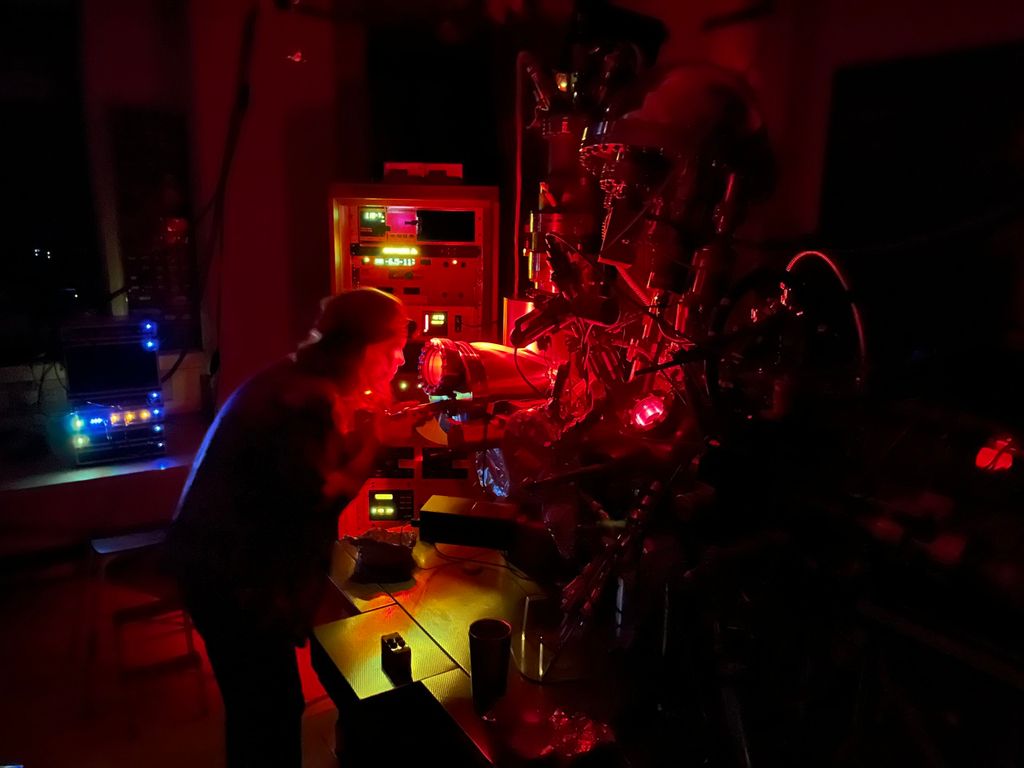 Die Experimente müssen in dunklen Räumen durchgeführt werden. Die Experimente müssen in dunklen Räumen durchgeführt werden.