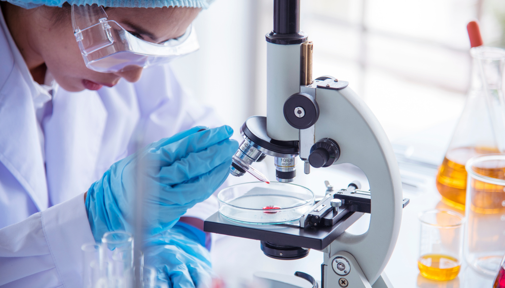 Un equipo de epidemiólogos acudirá a la embarcación para hacer una evaluación antes de tomar una decisión.
