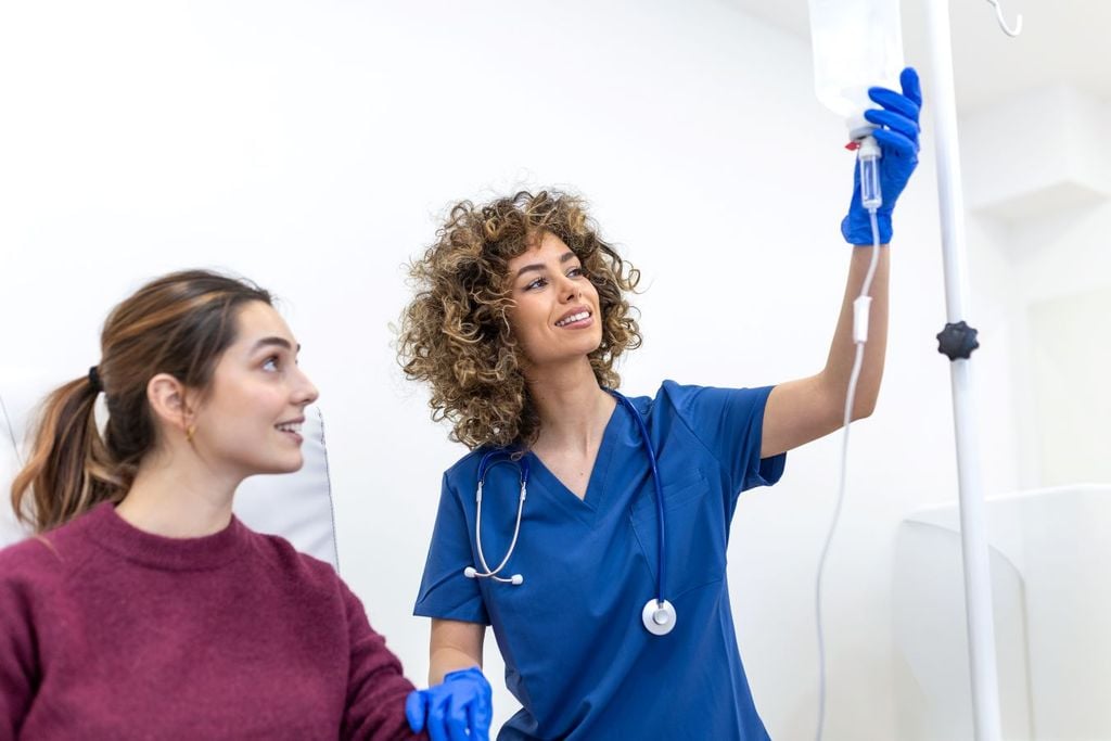 La administración intravenosa de vitaminas se ha puesto de moda pero no en todos los casos es necesario.