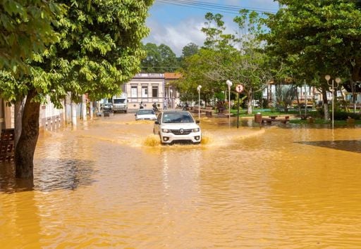 ZCAS traz mais de 200 mm at&eacute; o s&aacute;bado, 24: 5 estados sob elevado risco; confira a previs&atilde;o