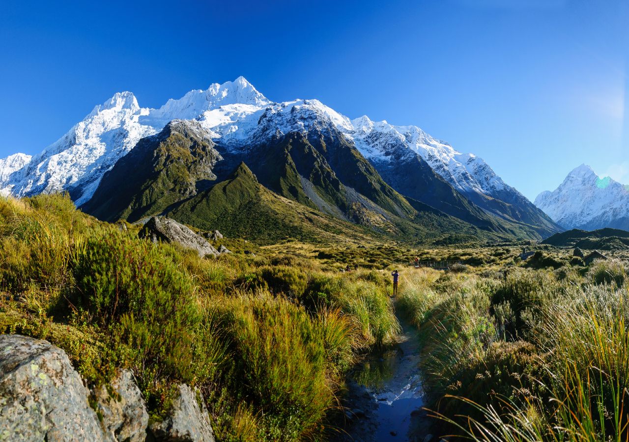 A parte mais visível do continente Zelândia é o Monte Cook (Aoraki), na Nova Zelândia, que se eleva 3724 metros acima do nível médio das águas do mar.