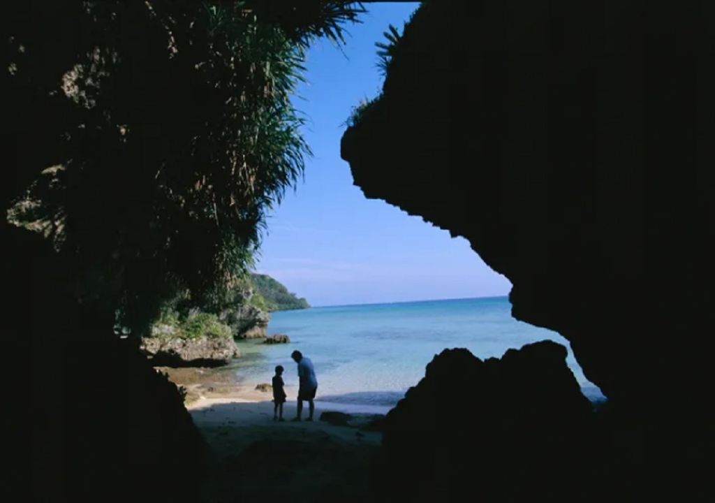 Padre e figlio a Okinawa, in Giappone