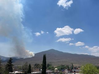 Avanzan peligrosamente llamas en zonas forestales, mientras autoridades refuerzan labores de combate en varios estados 