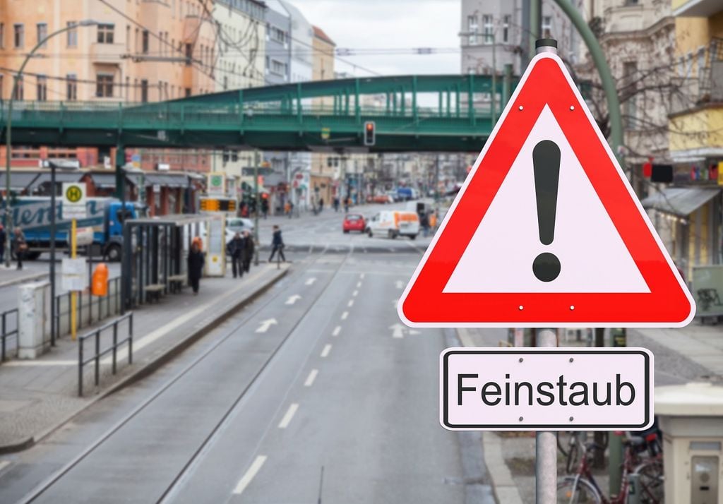 Der Feinstaub in der Luft kann Reizungen, Husten und Atemnot auslösen (Foto: Adobe Stock)