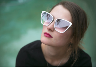 Zu viel Sonne im Frühling – was bei lichtempfindlichen Augen zu tun ist