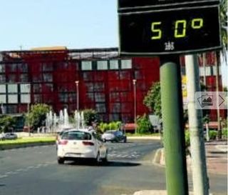 ¿Por qué la temperatura de un termómetro callejero es incorrecta?