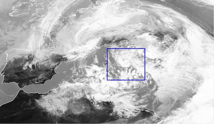 ¿un Caso De Estructura Parecida A Un Huracán En El Mediteráneo El 22 De Marzo De 2007? Figura 1. Imágenes del MSG1 del 22 de marzo de 2007 a las 12 UTC: Imagen infrarroja, HRVIS. Fuente Universidad de Dundee y EUMETSAT.