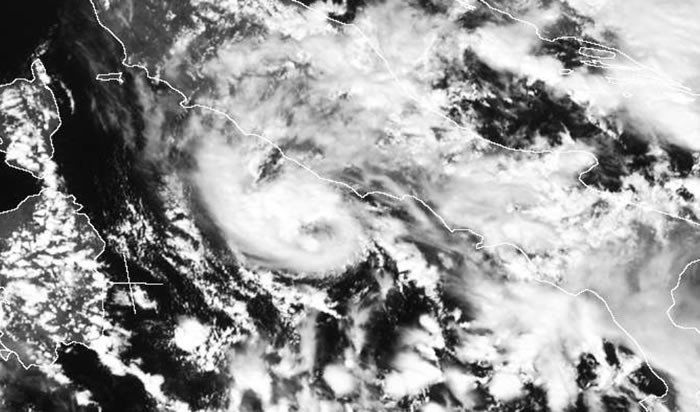 ¿un Caso De Estructura Parecida A Un Huracán En El Mediteráneo El 22 De Marzo De 2007? Figura 1. Imágenes del MSG1 del 22 de marzo de 2007 a las 12 UTC: imagen visible, HRVIS. Fuente Universidad de Dundee y EUMETSAT.