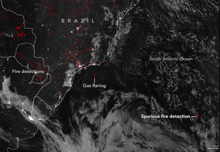 ¿un Incendio En Medio Del Océano Atlántico? ¿un Incendio En Medio Del Océano Atlántico?