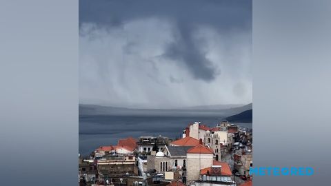 Espectaculares cortinas de precipitación en Saghbine, Líbano