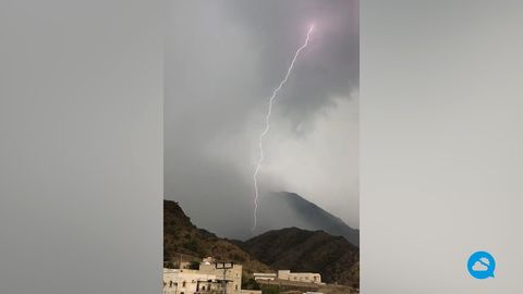 Tormentas muy violentas en Qilwah, Arabia Saudí