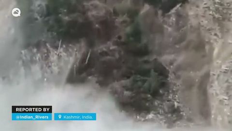 Impressionante deslizamento de terra em Kashmir, Índia.