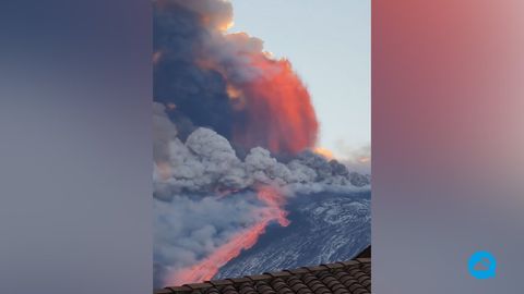 Spectaculaire éruption volcanique de l'Etna en Sicile