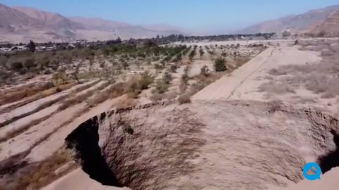 Um enorme e misterioso sumidouro aparece em Tierra Amarilla, Chile