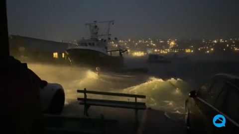 Ураганные ветры в Ла-Манше из-за шторма Аврора