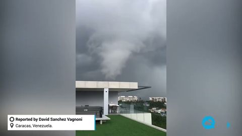 Espectacular amago de tornado en Caracas, Venezuela