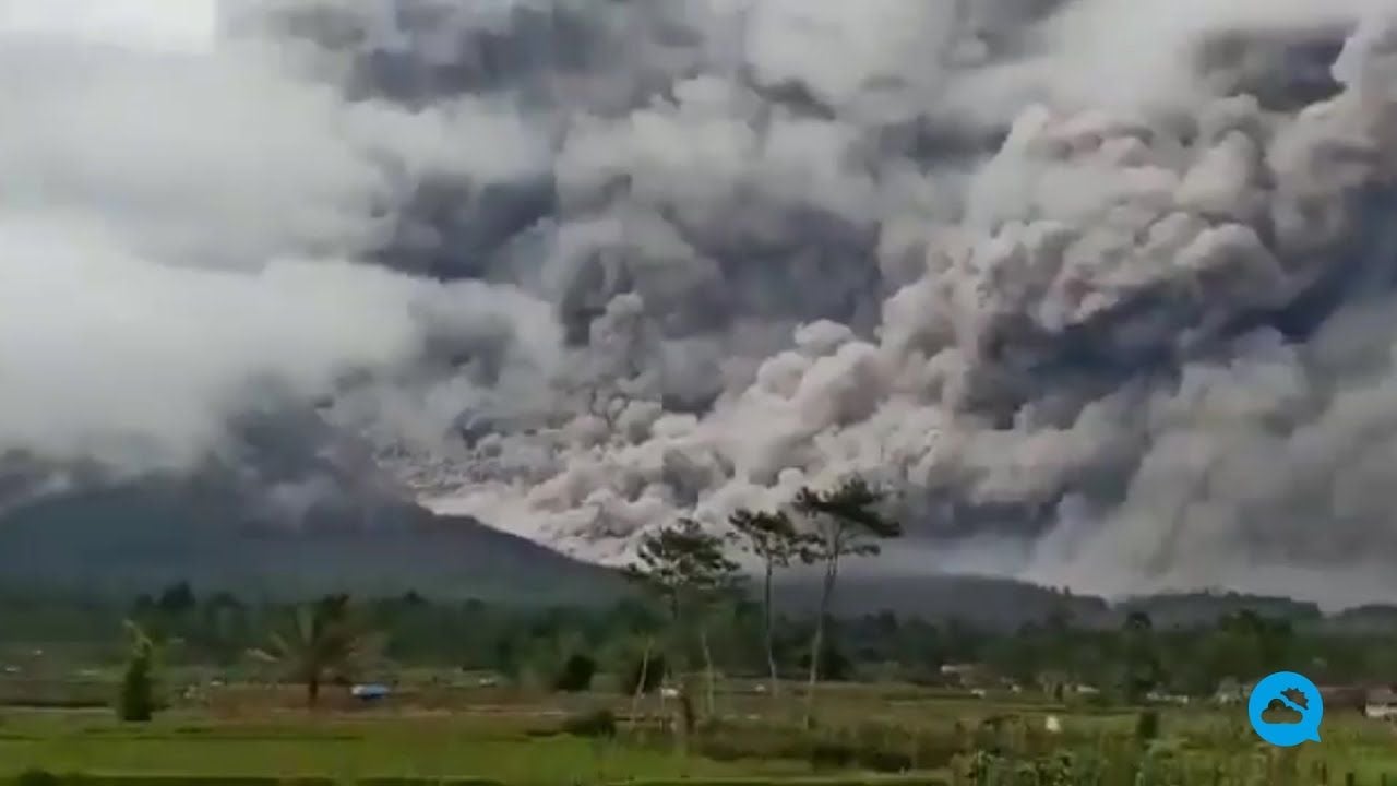 Violenta erupción del volcán Semeru, Indonesia