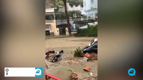 Impactante crecida de agua en la isla italiana de Ischia