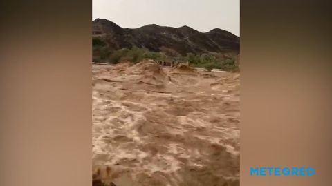 Graves inundaciones en la península arábiga