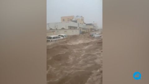 Terribles inundaciones en la península arábiga