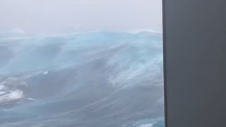 Zeta golpea a la costa sur de EEUU
