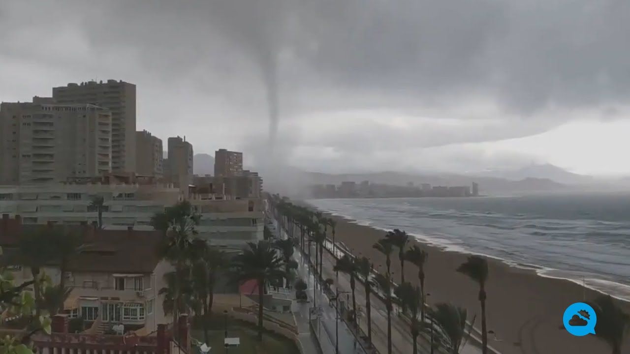 Spektakuläre Wasserhose in Alicante, Spanien