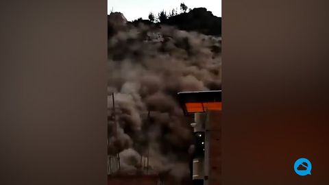 Verschrikkelijke aardverschuiving op de heuvel Cruz de Shapalla in Chavin de Huántar (Peru)