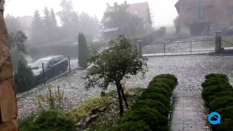 Los reventones y las fuertes granizadas provocan el caos en Polonia