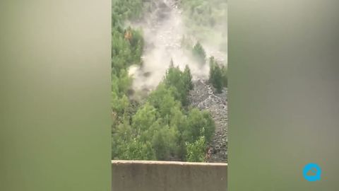 Terrível avalanche de água, lama e rochas em La Grave, França