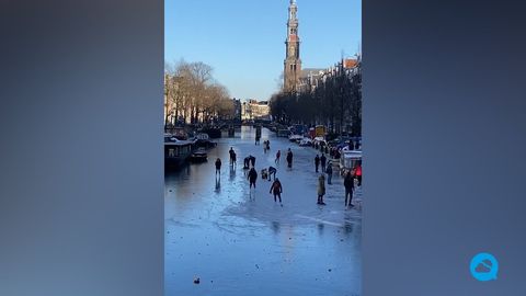 Les canaux des Pays-Bas gelés par un froid extrême