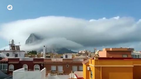 Espectacular nube de levante sobre el peñón de Gibraltar