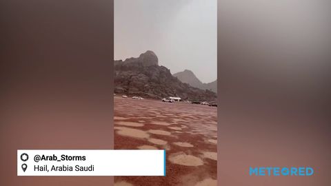 Impresionante tormenta con relámpagos en Hail, Arabia Saudí