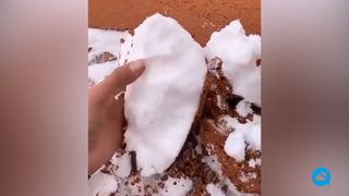 La nieve llega al desierto y a las montañas de Tabuk, en Arabia Saudí