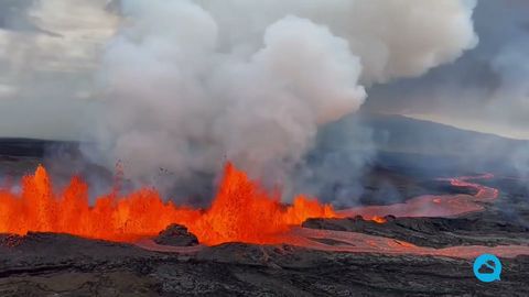 Espectaculares imágenes del volcán en erupción Mauna Loa, Hawái
