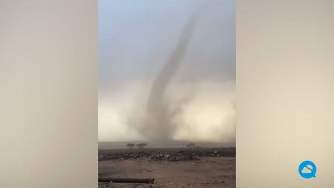 Inundaciones y tornados en la península arábiga
