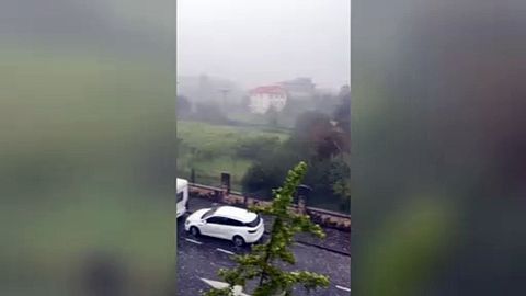 Impressionante grandine gigante in Biscaglia, Spagna