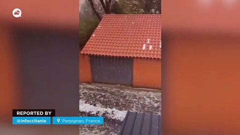 Intensi temporali e forti piogge a Perpignano, Francia