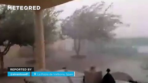 Starkes Hagelunwetter und Hagel in La Pobla de Vallbona, Valencia, Spanien.