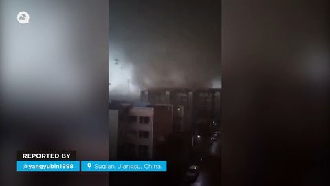 Schockierender Tornado verursacht Chaos in der Stadt Suqian, China