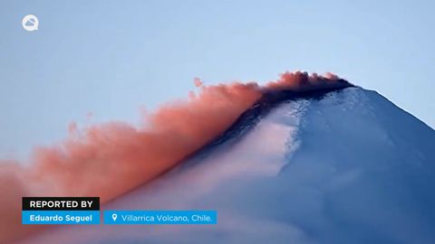 Gas- und Ascheemissionen am Vulkan Villarrica, Chile.