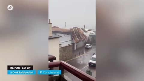 Der Sturm Agnes trifft auf die Küste von Baltimore, Irland.