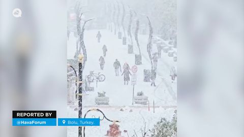Impresionantes nevadas en Bolu, Turquía