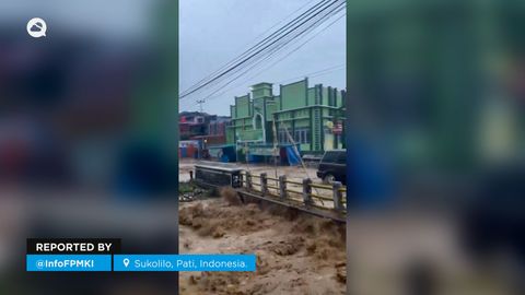 Graves inundaciones en Sukolilo, Indonesia