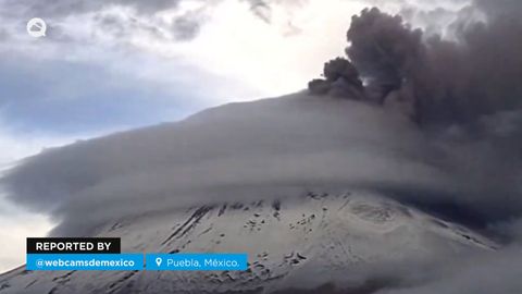 Impresionante nube lenticular en el volcán Popocatépetl, México
