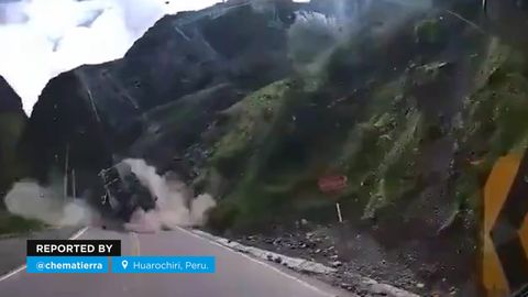 Terrible desprendimiento de rocas en Huarochiri, Perú.