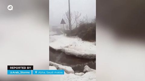 Fuertes granizos e inundaciones azotan Abha, Arabia Saudí