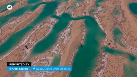 Aparecen ríos y lagos temporales en el desierto tras las lluvias torrenciales en Dubai