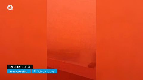Una gran tormenta de arena oscurece el cielo del este de Libia