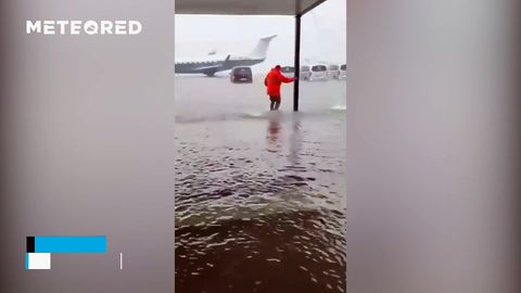 Una gran tromba de agua inunda las instalaciones del aeropuerto de Palma, España